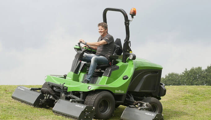 Dutch-manufactured Roberine commercial mowing machines use Flexxaire reversible fans for diesel engines.